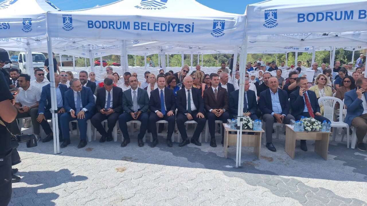 Eski Bakan Mevlüt Çavuşoğlu Bodrum’da: Çamlık Mahallesi Camii Dualarla İbadete Açıldı 7